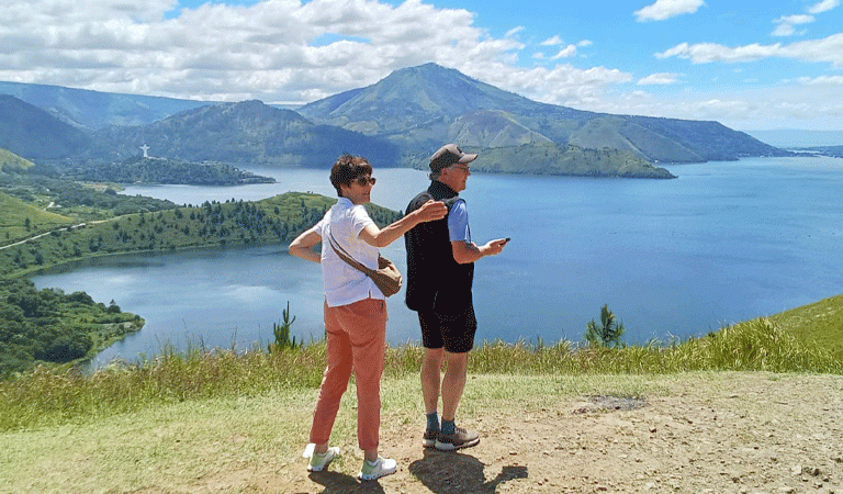 paket tour bukit lawang medan danau toba