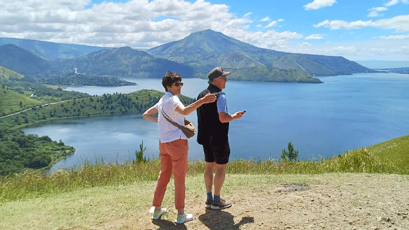 paket tour bukit lawang medan danau toba