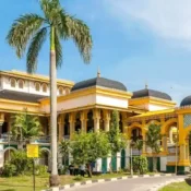 Istana Maimun: Jejak Kejayaan Kesultanan Deli