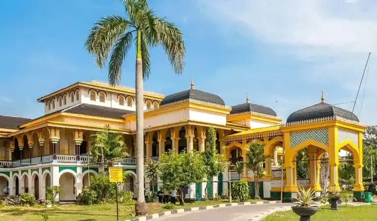 Istana Maimun: Jejak Kejayaan Kesultanan Deli