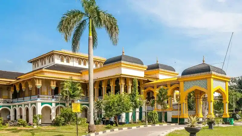 Istana Maimun: Jejak Kejayaan Kesultanan Deli